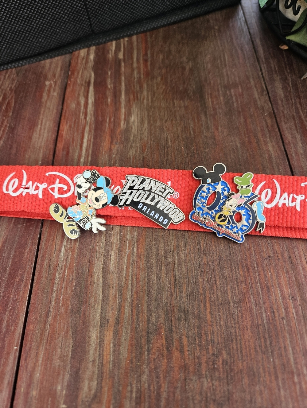 Vintage Walt Disney World Pin Lot 2000 2006 EPCOT Eeyore Mickey Planet Hollywood - Picture 6 of 13